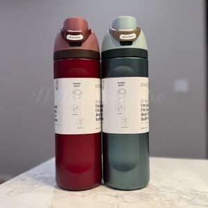 Owala POINSETTIA + WINTER GREEN 24 Oz Metallic red + green Christmas